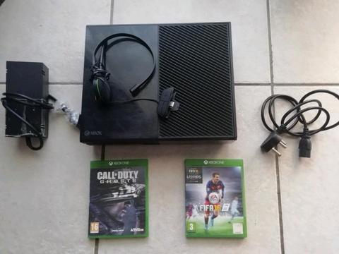Xbox one with 2 games no remote R2500 