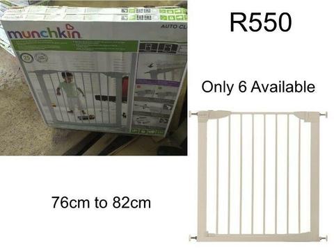 Brand New Munchkin Safety Gate (Suitable for opening of 76 cm up to 82 cm) 