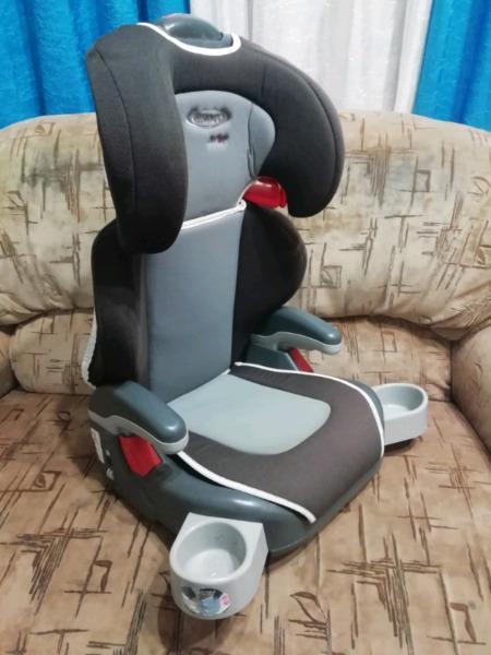 Graco booster seat with adjustable headrest and cupholders 15-36kg 