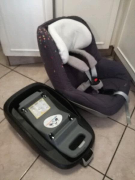 Maxicossi Pearl with isofix base 