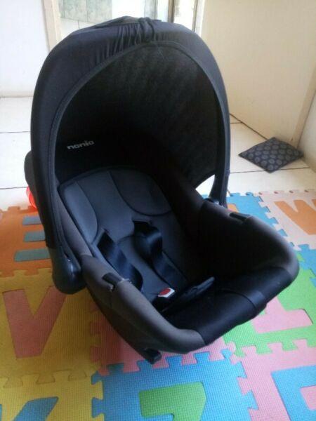 Baby car seat barely used with all clips etc fully working 