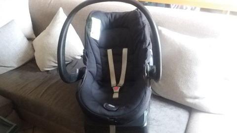 Chicco baby carrier/car seat with Isofix base 