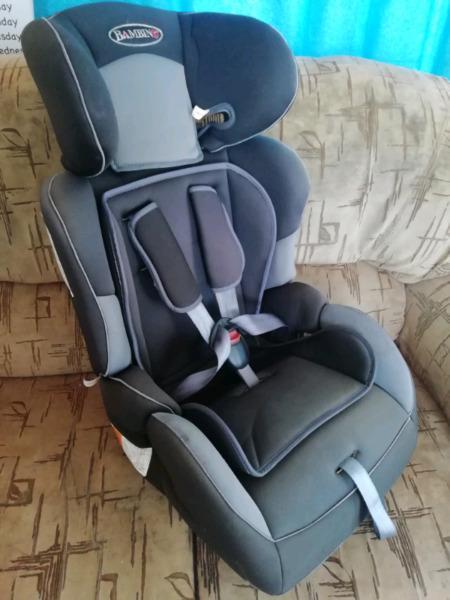 Bambino carseat/booster 9-36kg (covers 2 growth stages) 