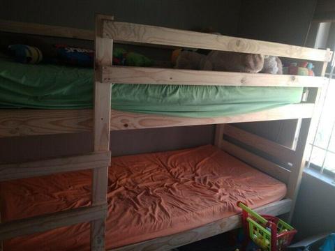 Pine bunk bed 
