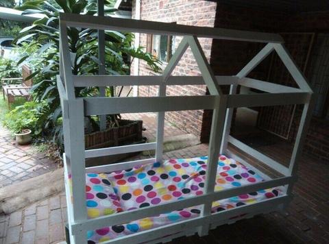 Kids house bed 