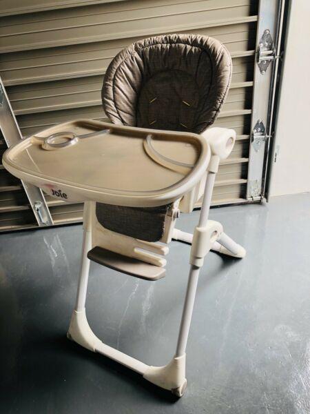 Baby feeding chair 