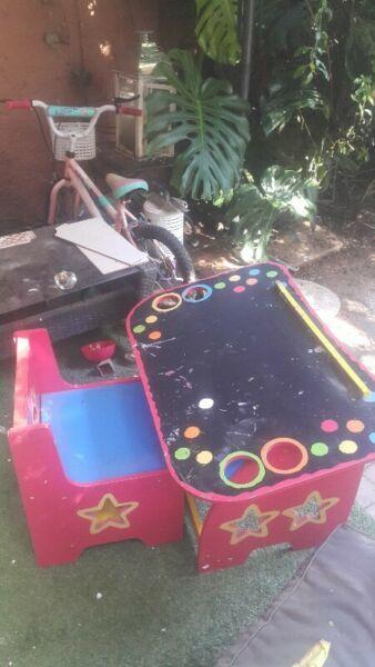 Toddler chair and table R300 