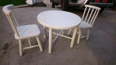 Kiddies table and 2 chairs 