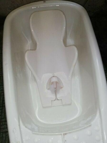 Baby bath and non slip seat 