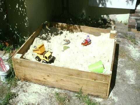 Sand pit play box including sand / Bargain 