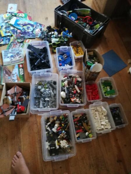 Collection of assorted lego 