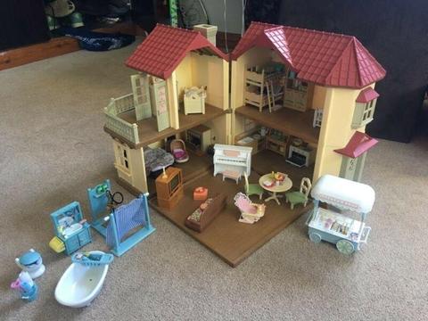 Sylvanian House, Family and furniture 