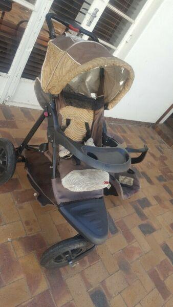 Chelino Jogger 3 wheel travel system with isofix R2000 