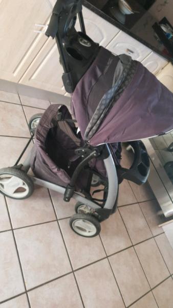 Graco quadrocore deluxe pram and babychair set for sale !! Bargain 