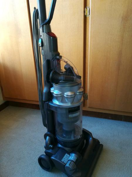 DYSON Vacuum Cleaner 