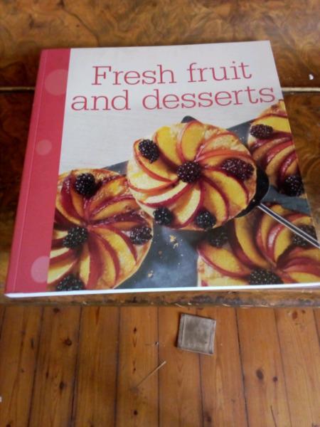 Fresh fruit and desserts 