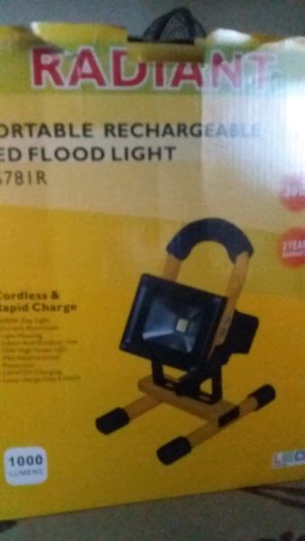 LED rechargeable flood light 20w 