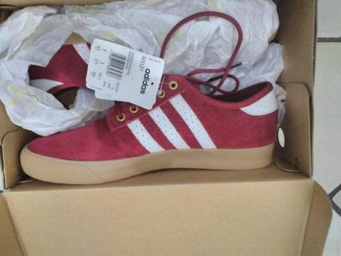 Adidas brand new sneaker R640 