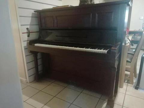 Piano for sale 