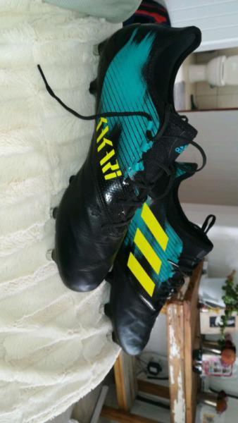 New Rugby boots 10 half 
