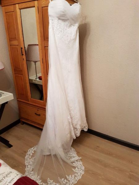 Wedding dress 