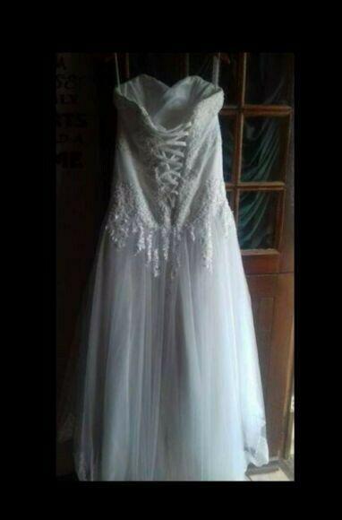 Beautiful wedding dress for sale 