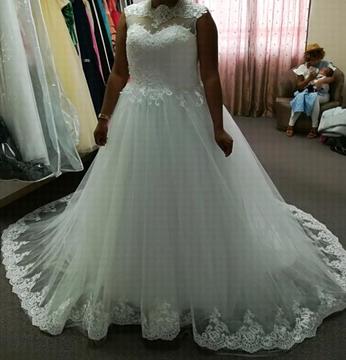 Lace gowns On Hire Discount 