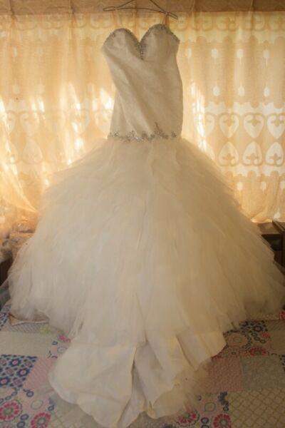 Wedding dress 