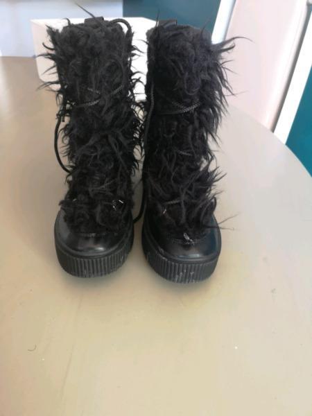 warm black boots 