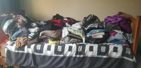 Big bundle of ladies clothing - 150 items 