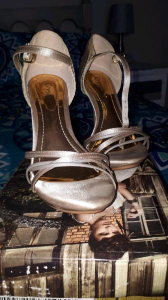 Uk 3 Gold high heels 