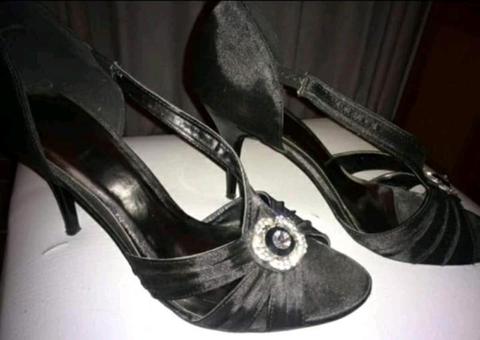 elegent black heels  