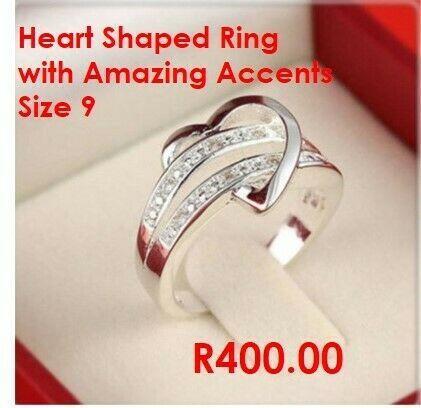 Elegant & Breathtaking !!!! Heart Shaped Ring with Amazing Accents Brand New 