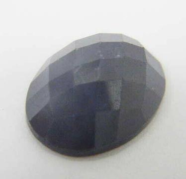 Oval faceted Sapphire - Weight: 12.49ct - Colour: Dark blue - With valuation certificate 
