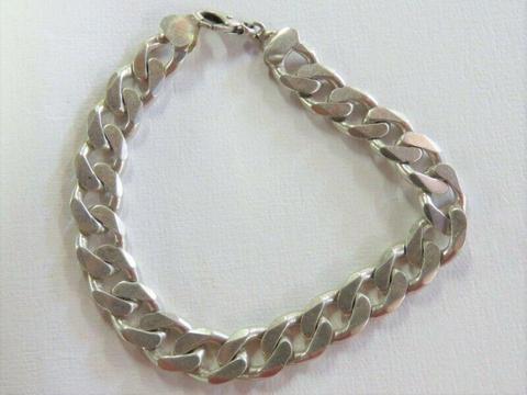 Thick sterling silver bracelet - Weighs 39.7grams - Size: 21cm 