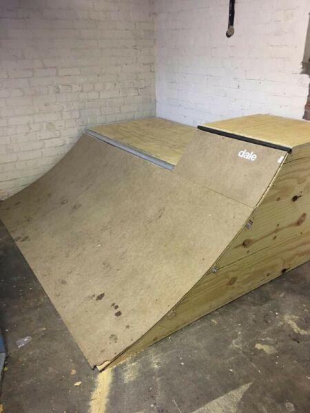 Skate ramp 