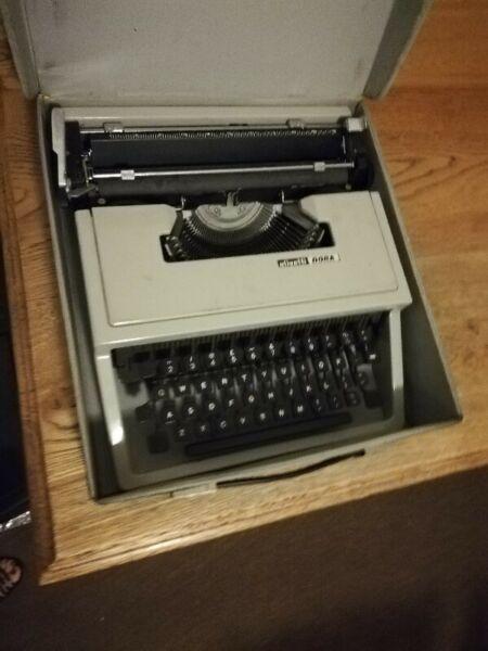 Typewriter comes in it's own box 