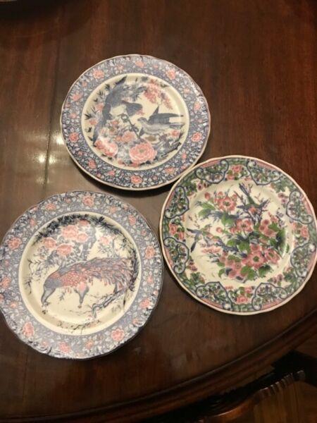 3 Imari small plates 