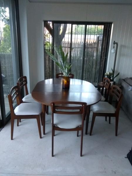 Frystark Mid Century Table and Chairs 