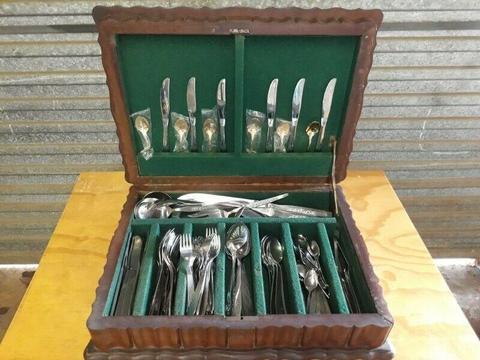 150 piece cutlery set 