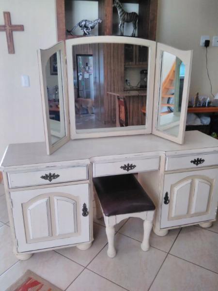 Dressing table 