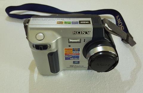 ✔ SONY Mavica MVC-FD92 Digital Camera ✔ Outstanding Condition ✔ Extras! 
