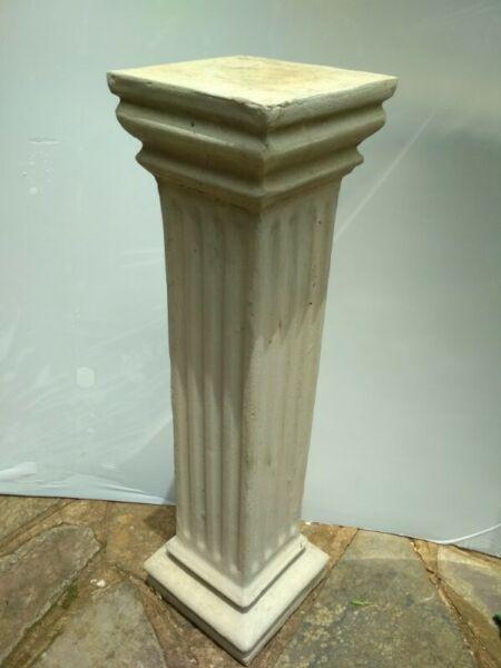 Solid concrete column 