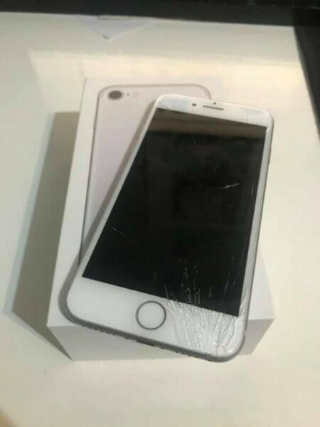 iPhone 7 32GB Cracked Screen 