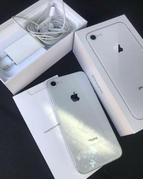 IPhone 8 64GB silver spotless 