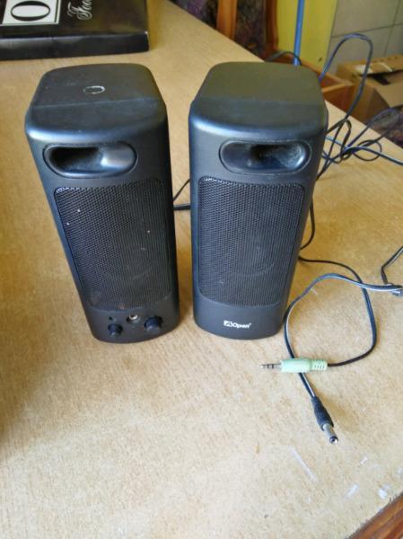 Computer speakers 