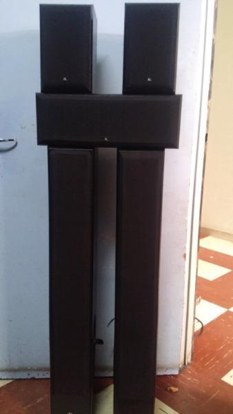 5pc AR ( Acoustic Research ) Speakers. 