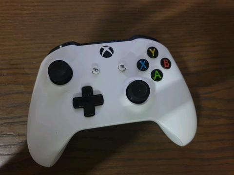 Xbox one s controller  