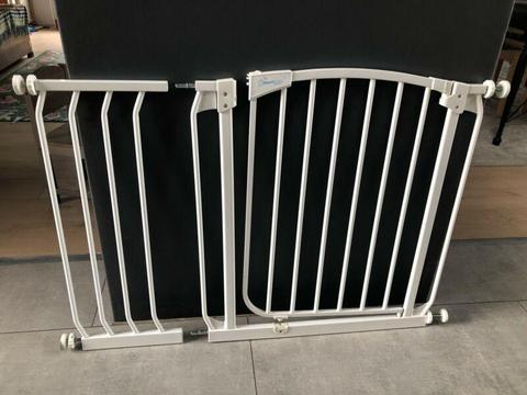 Dreambaby Safety Gate with extension 