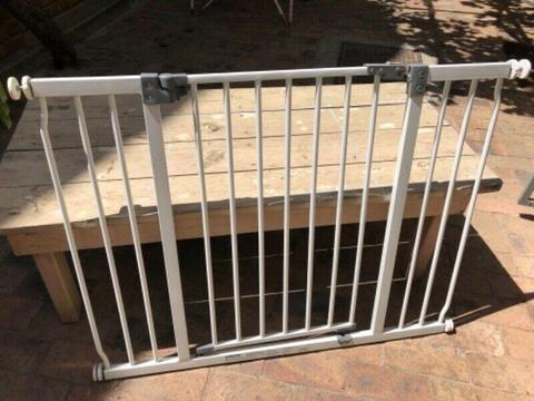 Dreambaby safety gate 